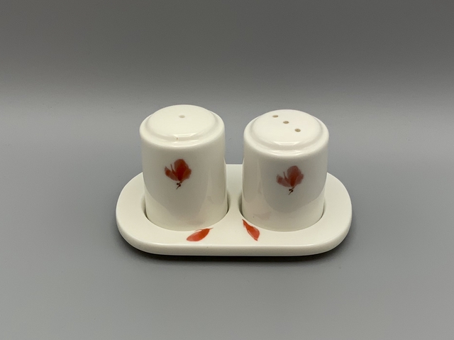 Salt and pepper shaker set: China Airlines