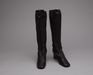 Image: pair of flight attendant boots: TWA (Trans World Airlines)