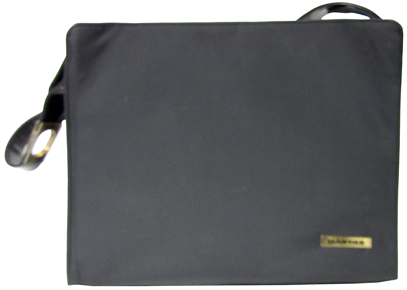 Image: flight attendant handbag: Qantas Airways