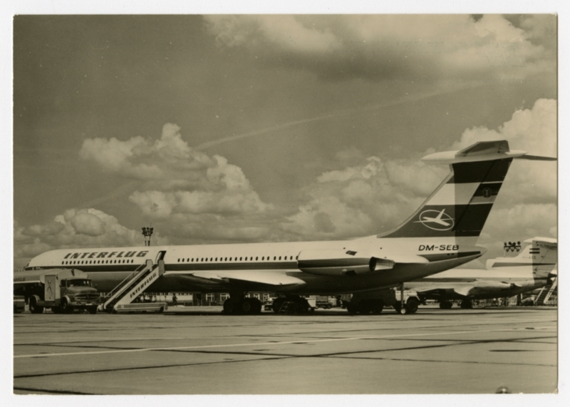 Image: postcard: Interflug, Ilyushin Il-62, Dresden Airport