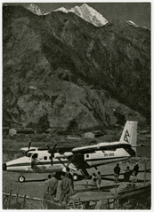Image: postcard: Royal Nepal Airlines, de Havilland Twin Otter, Lukla Airport
