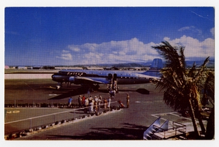 Image: postcard: United Air Lines, Douglas DC-3, Honolulu Airport