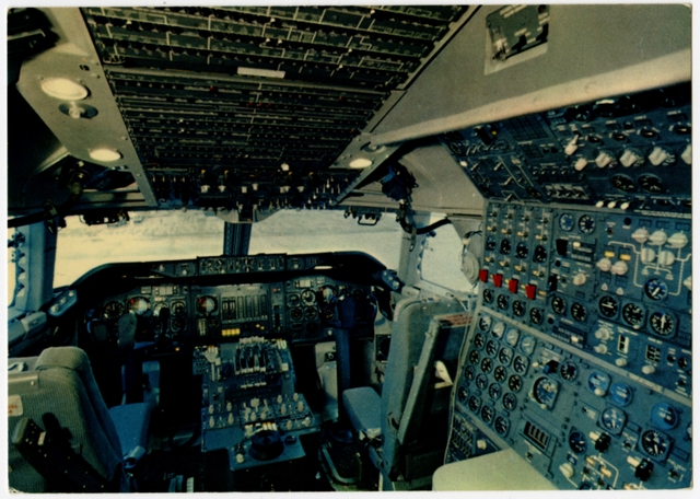 Postcard: Swissair, Boeing 747B, cockpit