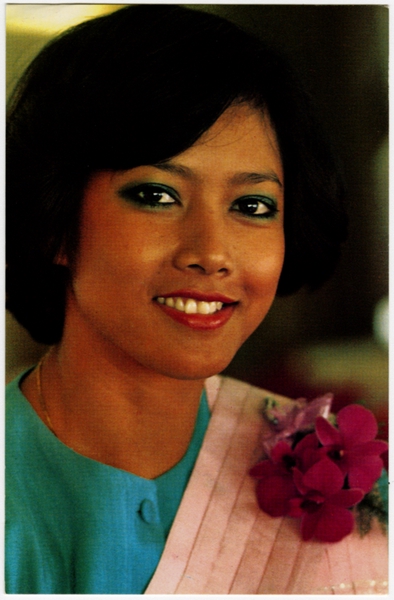 Image: postcard: Thai Airways, flight attendant