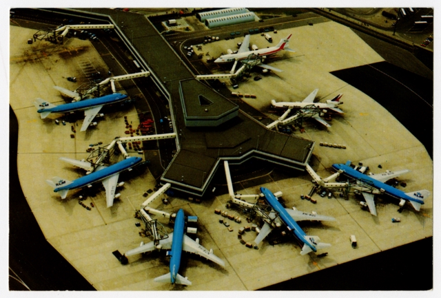 Postcard: Amsterdam Airport Schiphol, KLM (Royal Dutch Airlines), Wardair Canada, Philippine Airlines, Boeing 747, Douglas DC-10