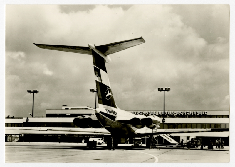 Image: postcard: Ilyushin Il-62, Berlin Schönefeld Airport, Interflug
