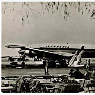 Image #1: postcard: Lufthansa, Lockheed L-1049 Constellation, Frankfurt Airport