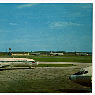 Image #1: postcard: Northwest Airlines, Boeing 727, Pittsburgh Airport