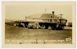 Image: postcard: United Air Lines, Boeing 247, Pendleton Airport