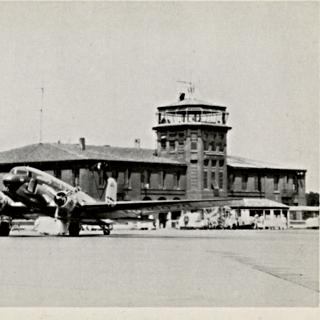 Image #1: postcard: United Air Lines, Douglas DC-3, San Francisco Airport