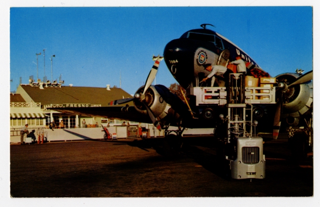 Postcard: Fresno Air Terminal, United Air Lines, Douglas DC-3