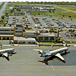 Image #1: postcard: Capital City Airport, United Air Lines, Boeing 737, Boeing 727
