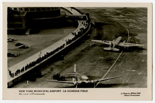 Image: postcard: TWA, Douglas DC-3, LaGuardia Field