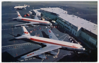 Image: postcard: San Francisco International Airport (SFO), TWA (Trans World Airines), Boeing 707