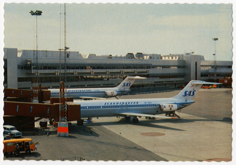 Image: postcard: Scandinavian Airlines System (SAS), Douglas DC-9, Stockholm Arlanda airport