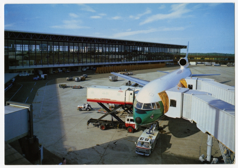 Image: postcard: New Tokyo International Airport (Narita), Lockheed TriStar, Cathay Pacific