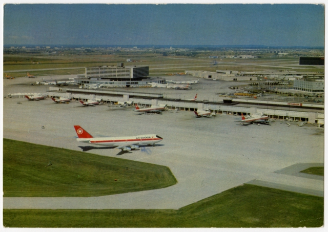 Postcard: Toronto International Airport, Air Canada, Boeing 747