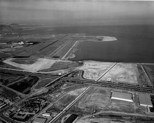 Image: photograph: San Francisco International Airport (SFO), aerial