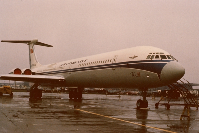 Photograph: Aeroflot Soviet Airlines, Ilyushin Il-62