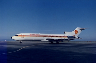 Image: photograph: Sun Country Airlines, Boeing 727-200