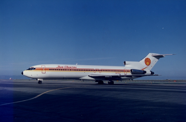 Photograph: Sun Country Airlines, Boeing 727-200