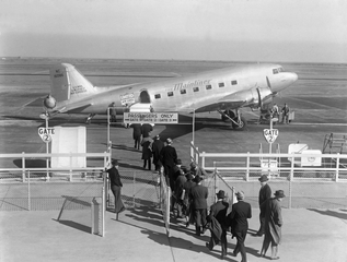 Image: negative: San Francisco Airport, United Air Lines, Douglas DC-3