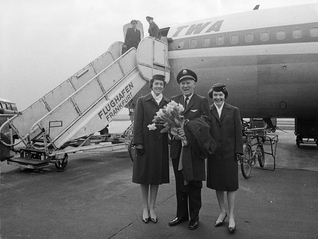 Image: photograph: TWA (Trans World Airlines), inaugural flight to Frankfurt Airport