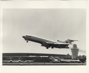 Image: photograph: National Airlines, Boeing 727-200 LaGuardia Airport, New York