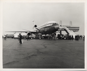 Image: photograph: McDonnell Douglas DC-10, Newark International Airport, New Jersey