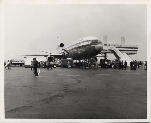 Photograph: McDonnell Douglas DC-10, Newark International Airport, New Jersey