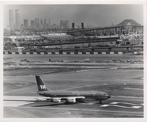 Image: photograph: Braniff International, Boeing 720-027, Newark International Airport, New Jersey