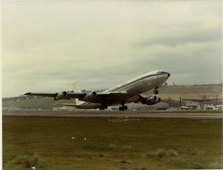 Image: photograph: Boeing 707-320