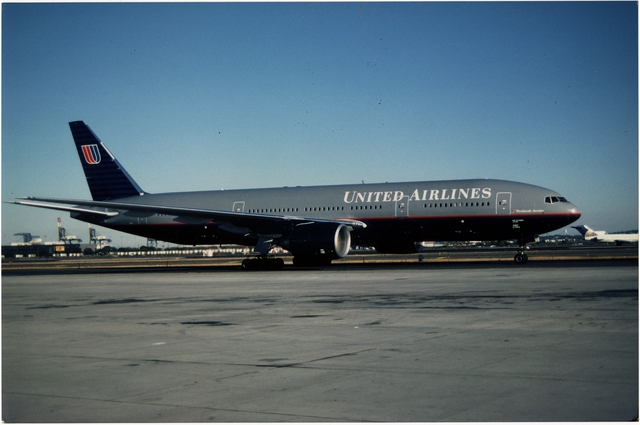 Photograph: United Airlines, Boeing 777-200