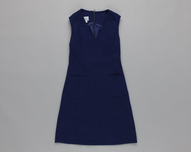 Image: flight attendant dress: United Airlines