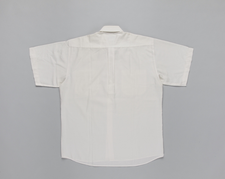 Image: flight attendant shirt (male): Qantas Airways