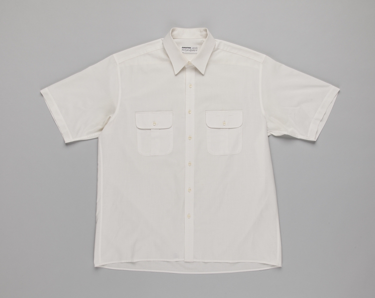 Image: flight service director shirt (male): Qantas Airways