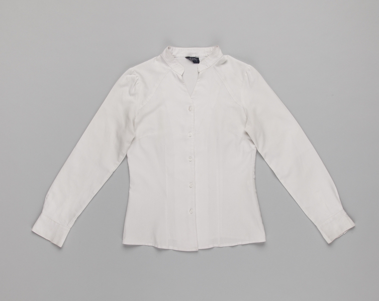 Image: flight attendant blouse: AeroMéxico