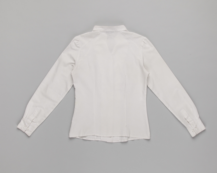 Image: flight attendant blouse: AeroMéxico