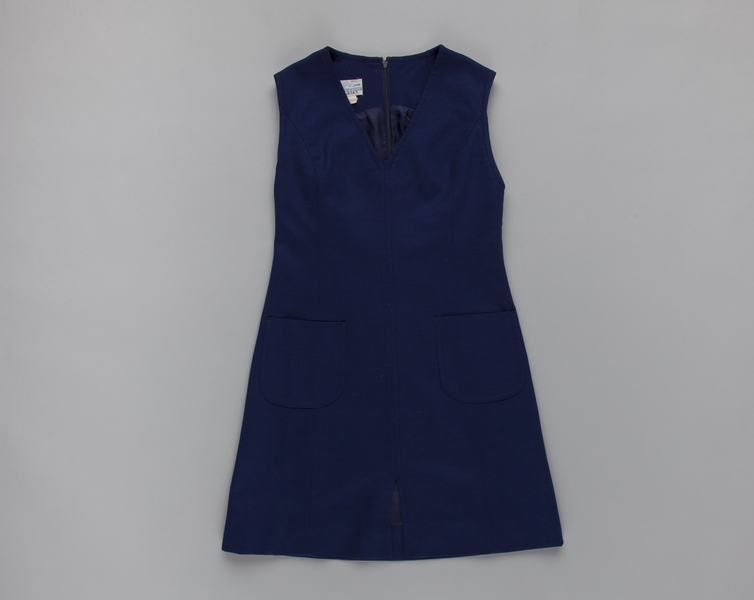 Image: flight attendant dress: United Airlines