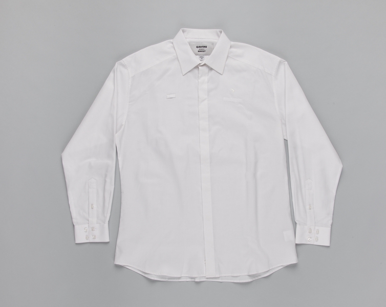 Image: flight attendant shirt (male): Qantas Airways