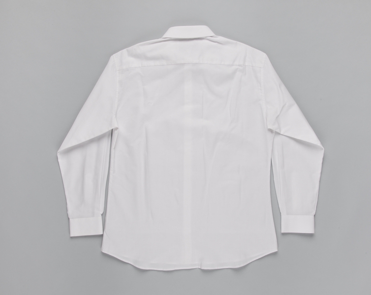 Image: flight attendant shirt (male): Qantas Airways