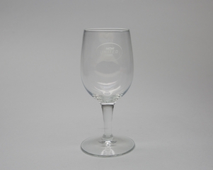 Image: wine glass: United Air Lines
