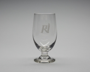 Image: wine glass: Rich International Airways