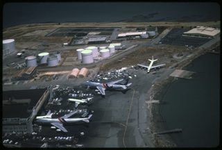 Image: slide: Flying Tiger Line, Boeing 747, San Francisco International Airport (SFO)