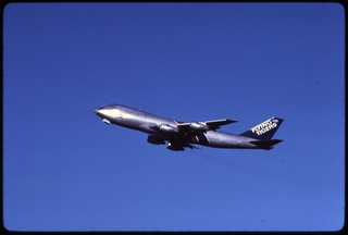 Image: slide: Flying Tiger Line, Boeing 747-200, San Francisco International Airport (SFO)