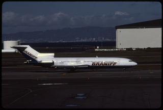 Image: slide: Braniff International Airways, Boeing 727-200, San Francisco International Airport (SFO)