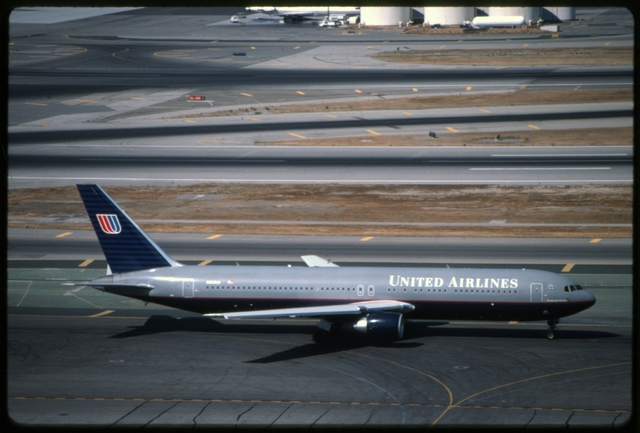 Slide: United Airlines, Boeing 767-300ER, San Francisco International Airport (SFO)