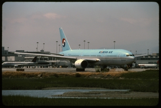 Image: slide: Korean Air, Boeing 777-200, San Francisco International Airport (SFO)