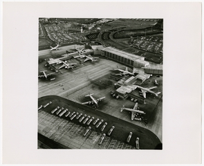 Image: photograph: John F. Kennedy International Airport (JFK), American Airlines