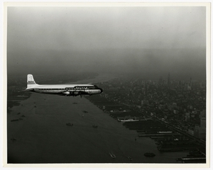 Image: photograph: United Air Lines, Douglas DC-6, New York City